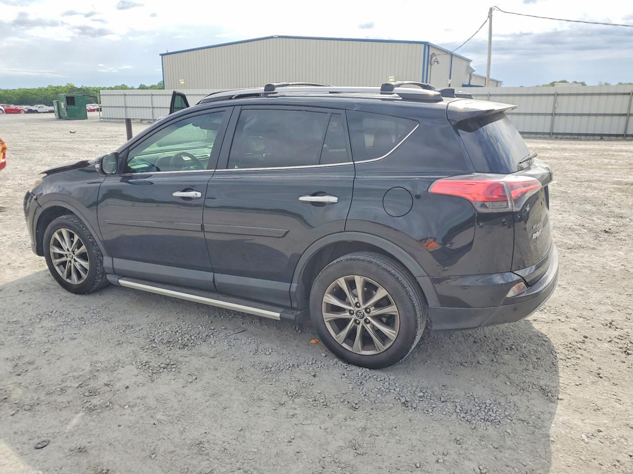 2017 TOYOTA RAV 4 — VIN 2T3YFREV1HW375011 — photo 2